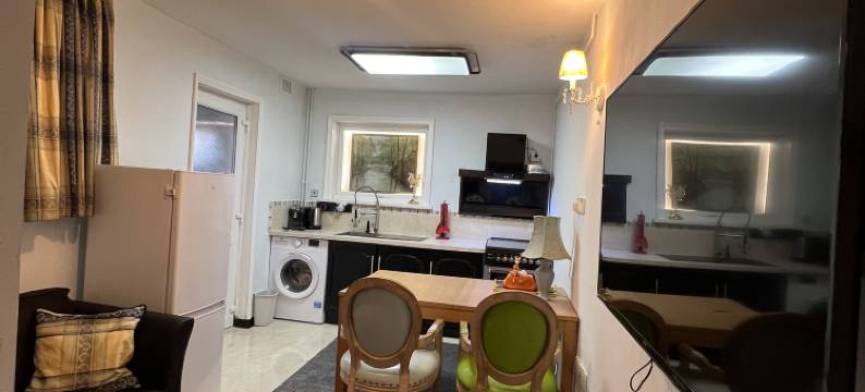 市中心温馨公寓(免费停车)(Cozy Flat near the City Centre with Free Parking)图片