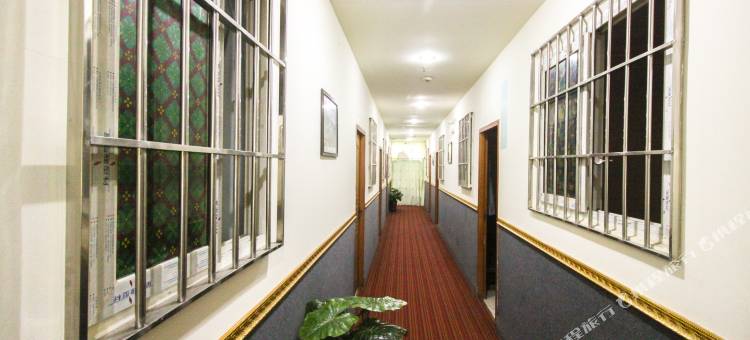 重庆前渝宾馆(烈士墓地铁站店)图片