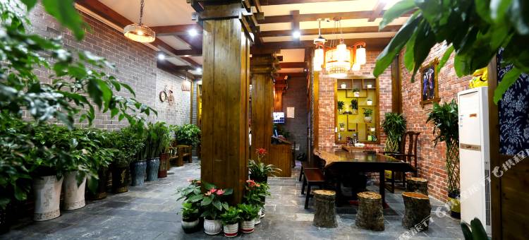 张家界巴人居客栈(武陵源标志门店)图片