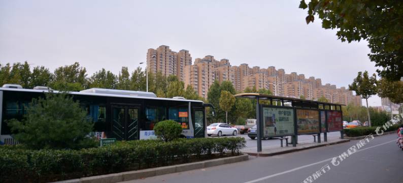 华逸蓝京精选宾馆(泰安光彩市场店)图片