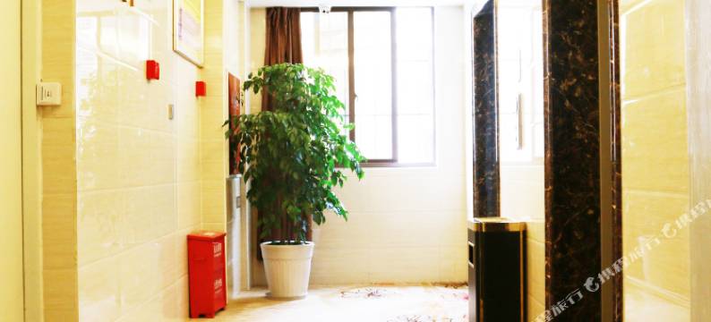 乐山西城假日酒店(嘉兴路美食街店)图片