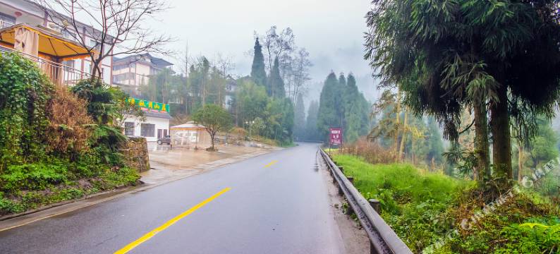 峨眉山峨溪秋月山庄图片