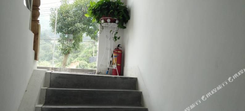 云和梯田溪边民宿图片