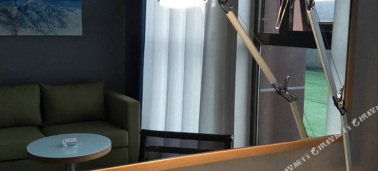 乐山广场智选假日酒店(嘉兴路美食街店)图片