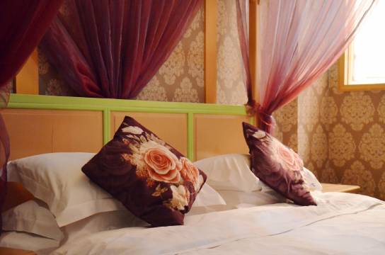 德阳花随风飘大酒店