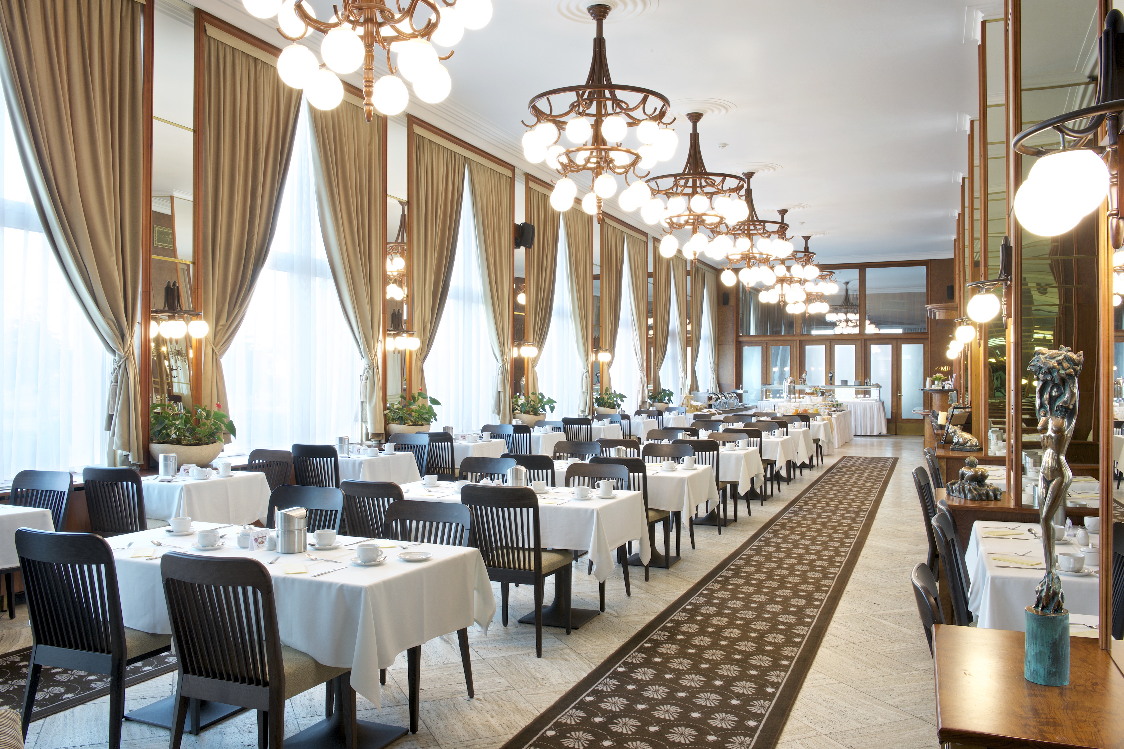 Hotel DevinOver view