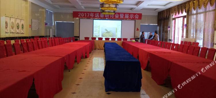 宝兴卫佳大酒店图片