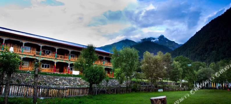 波密江边嘎玛客栈图片