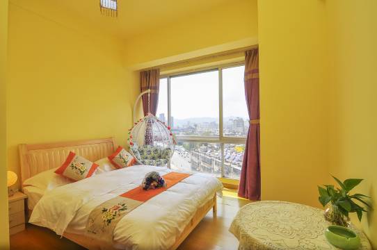 一宿.知春精品民宿(昆明小西门机场大巴云大医院店)