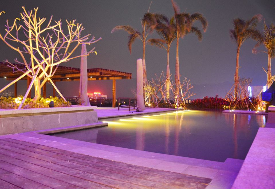 Wyndham Garden Lingshui Hotel Overview