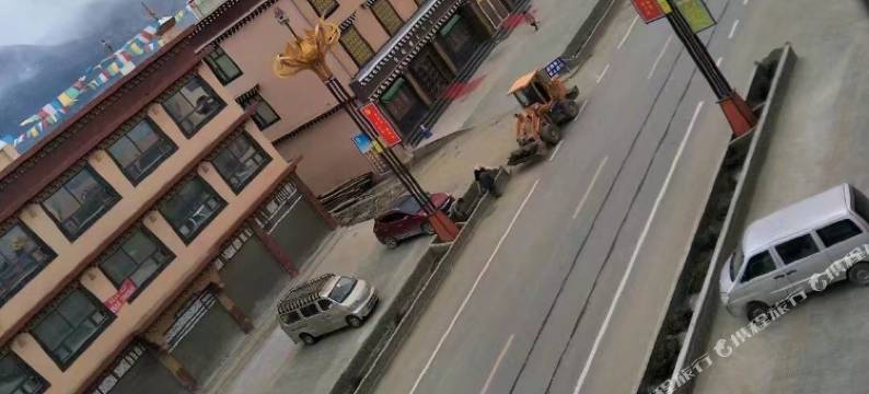 理塘金福商务酒店图片