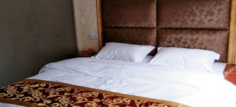 泸定场口客栈图片