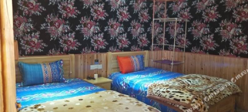 泸沽湖草海原色民居图片