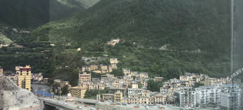 雅江康巴汉子大酒店图片