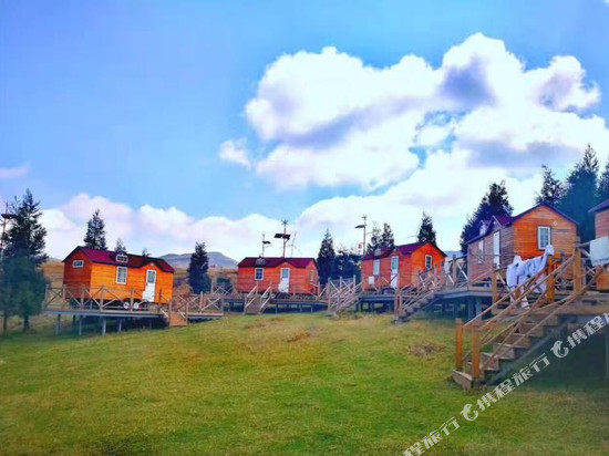 盘县七彩蜗牛房车露营地