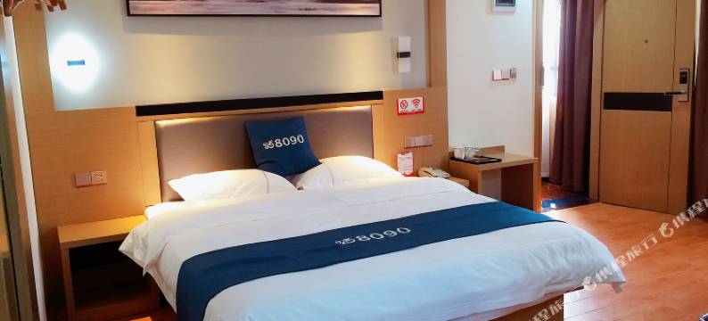 南宁8090朗怡酒店(北湖北湿地公园北湖北路地铁站店)图片