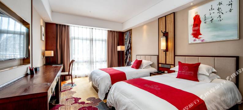 八宿紫宸泊阅大酒店(然乌湖店)图片