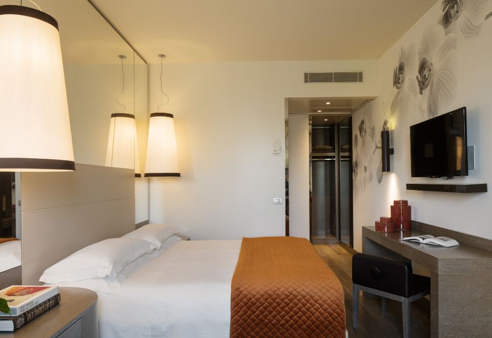 Starhotels Echo Hotel Overview