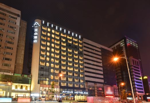 渖阳火车站太原街亚朵酒店外景图