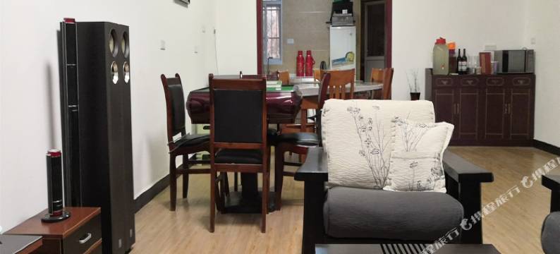 武汉鹿脚山村民宿木木屋图片