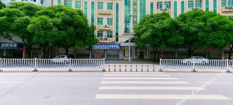 东南酒店(横州汽车站店)图片