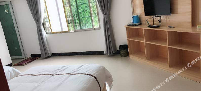 荔波山畔民宿图片