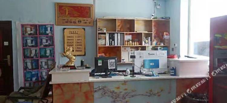 和静鸿峰主题宾馆(巴音布鲁克店)图片