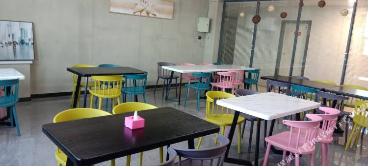 万优轻奢酒店(银川宁大怀远夜市店)图片