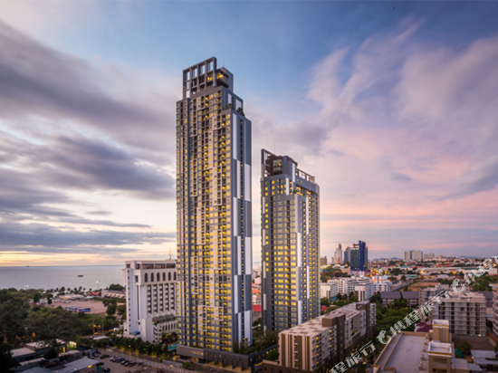 芭堤雅市中心無邊泳池公寓