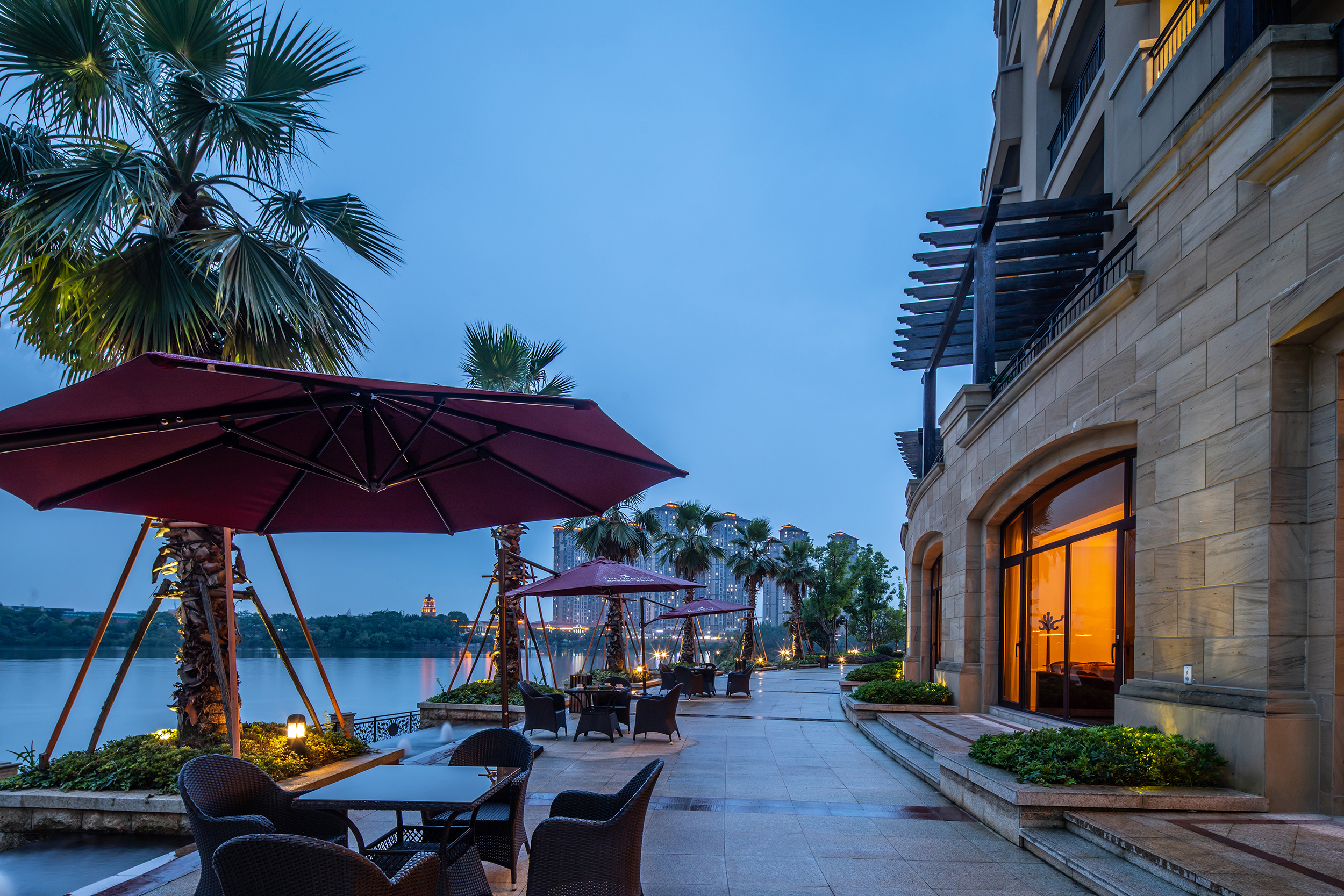 Donghai Xianhucheng Huanglong HotelOver view