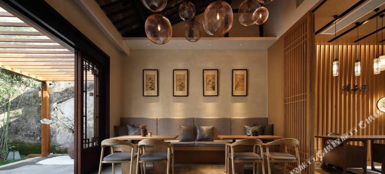 浔书坊・InkRiverside・临河设计师民宿(南浔古镇景区内百间楼店)图片