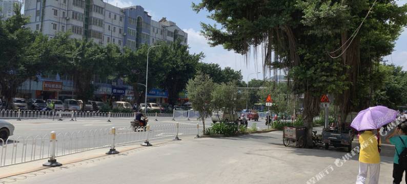 丽宁影音轻居酒店(明秀东路狮山公园地铁站店)图片