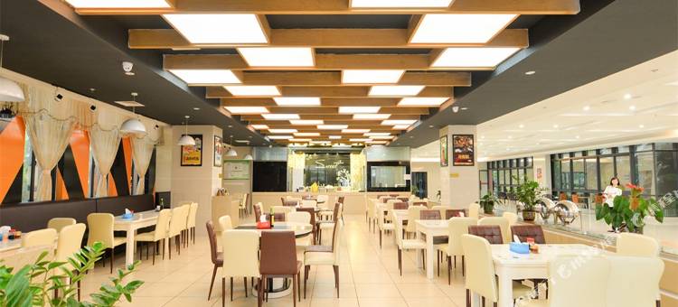 派酒店(珠海城职院金湾华发商都店)图片