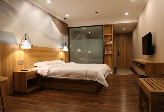 Huaning Renhe Hotel Hotel Overview