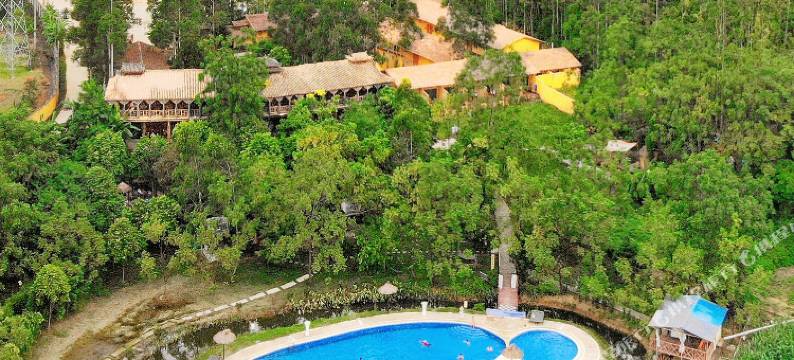 骆越田园假日酒店(大新安平仙河店)图片