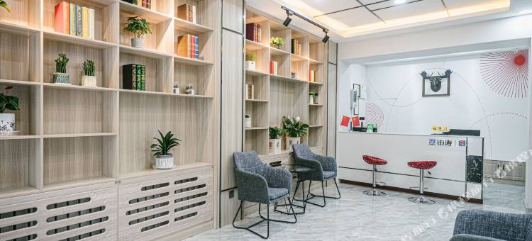 派酒店(哈密火车站店)图片