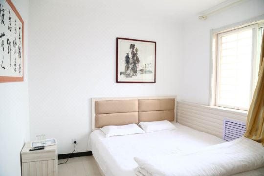 毗邻隆源国际城,是您来西安下榻的经济实惠型旅馆,宾馆设有多间不同