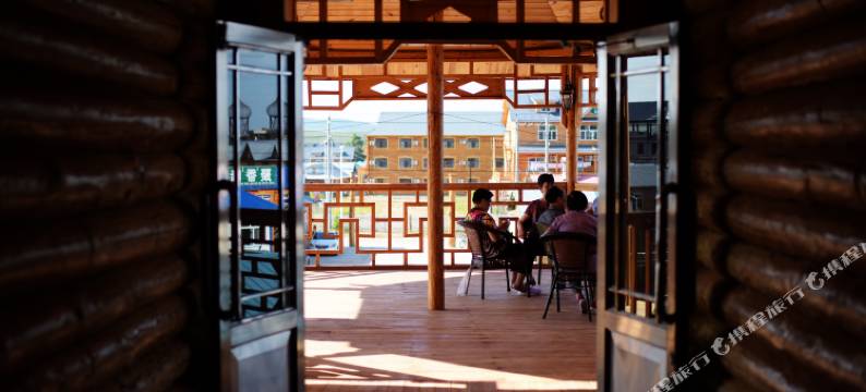 额尔古纳室韦桦树林山庄图片