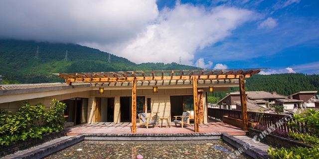 峨眉山七里坪半岛酒店(原熊猫驿站)1晚 双人早餐【峨眉新宠!