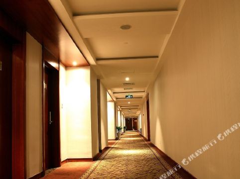 泊宁酒店(宁波招宝山小港店)