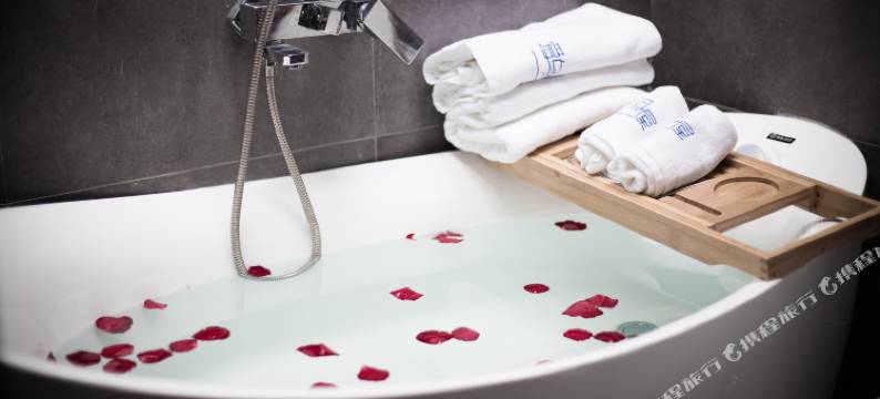 爱乌及屋主题客栈(乌镇西栅南门口店)图片