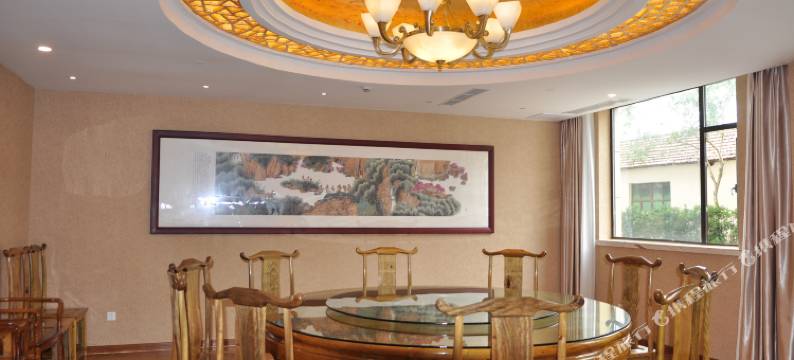 新爵皇家酒店(上海浦东机场大道店)图片