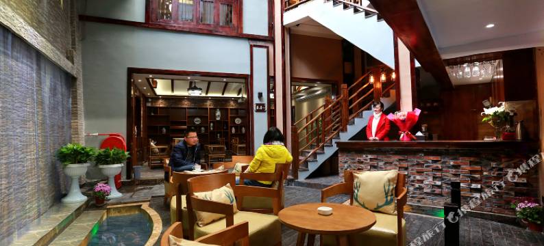 等你来.倾城轻奢民宿(凤凰古城中心店)图片