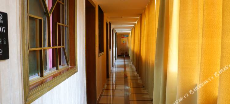 派柏·云酒店(界首汽车站店)图片