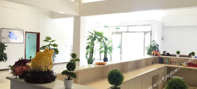 青海湖绿和九號旅游酒店图片