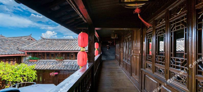 丽江花庭前客栈图片