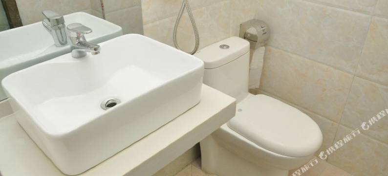 华鑫酒店(天河客运站地铁站广东省外语艺术职业学院燕岭校区店)图片