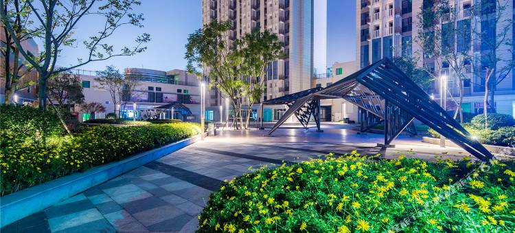 成都斯维登度假公寓(五粮液文化体育中心店)图片