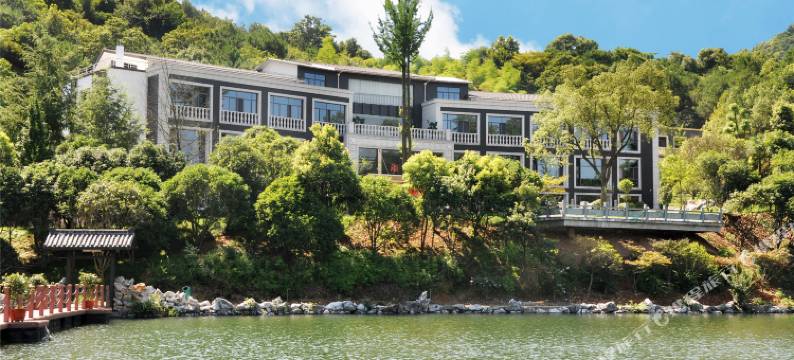 常山湖中居大酒店图片