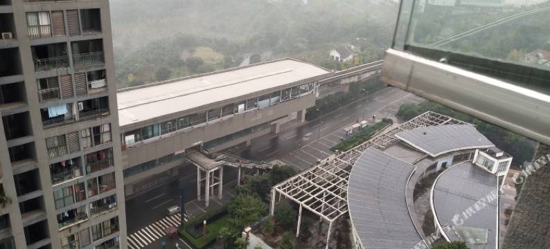 重庆翠云轻轨站阳光宜居两居室普通公寓(分店)图片